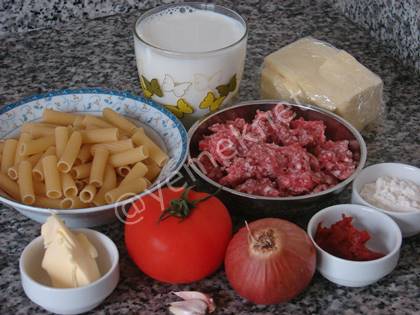 Fırında Beşamel Soslu Kıymalı Makarna